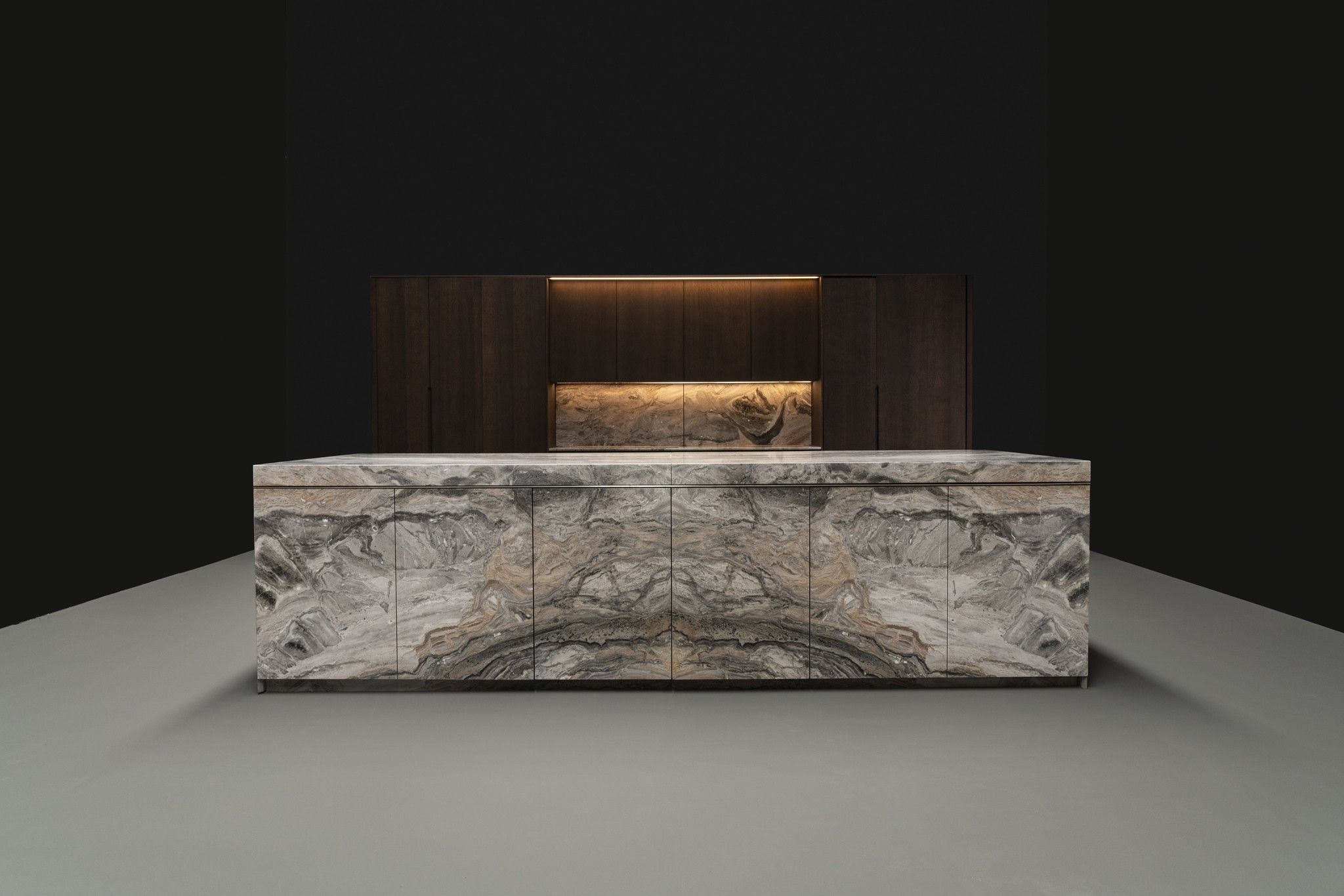 Marble and walnut kitchen island designed by colorlab.