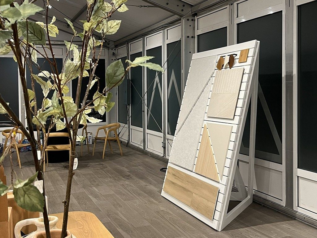 Custom Selections Board, project by colorlab.